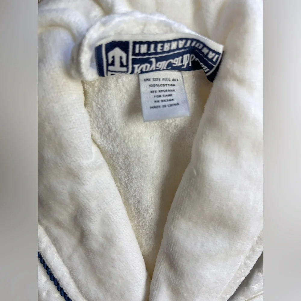 NWT Vintage Royal Caribbean White Bathrobe with Navy Piping - Picture 3 of 5